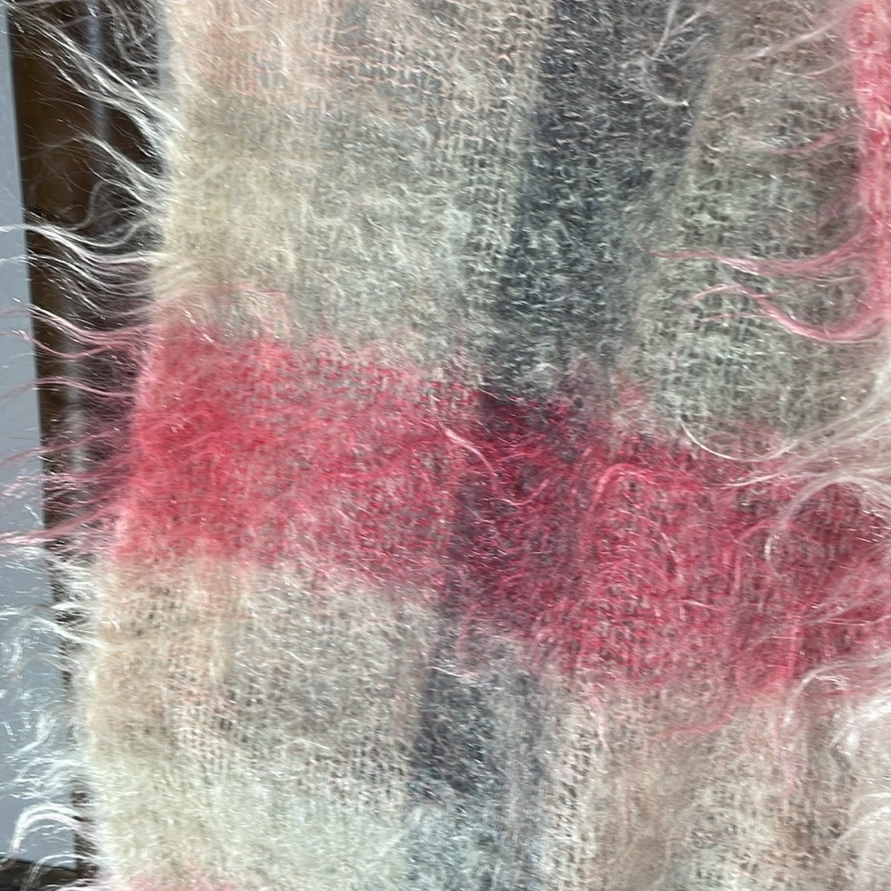 Hudson Bay vintage 100% mohair made in Scotland scarf/shawl RARE AND BEAUTIFU! - Picture 9 of 17
